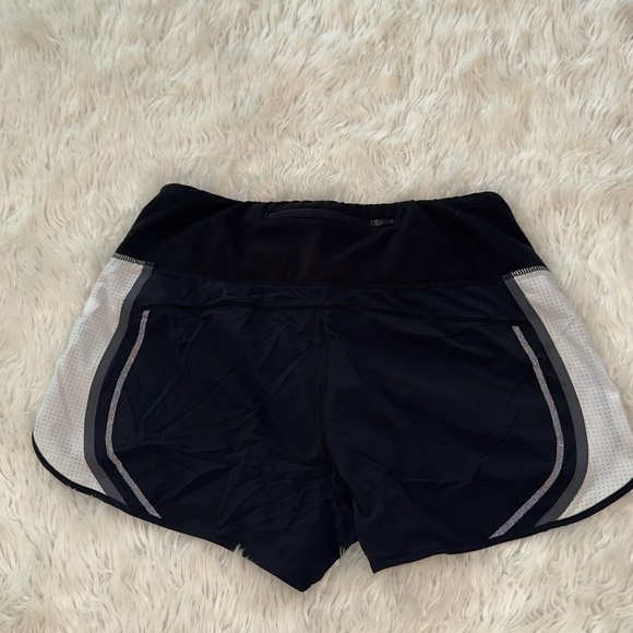 Athleta High Rise Acceleration Short Size Medium - Picture 4 of 5